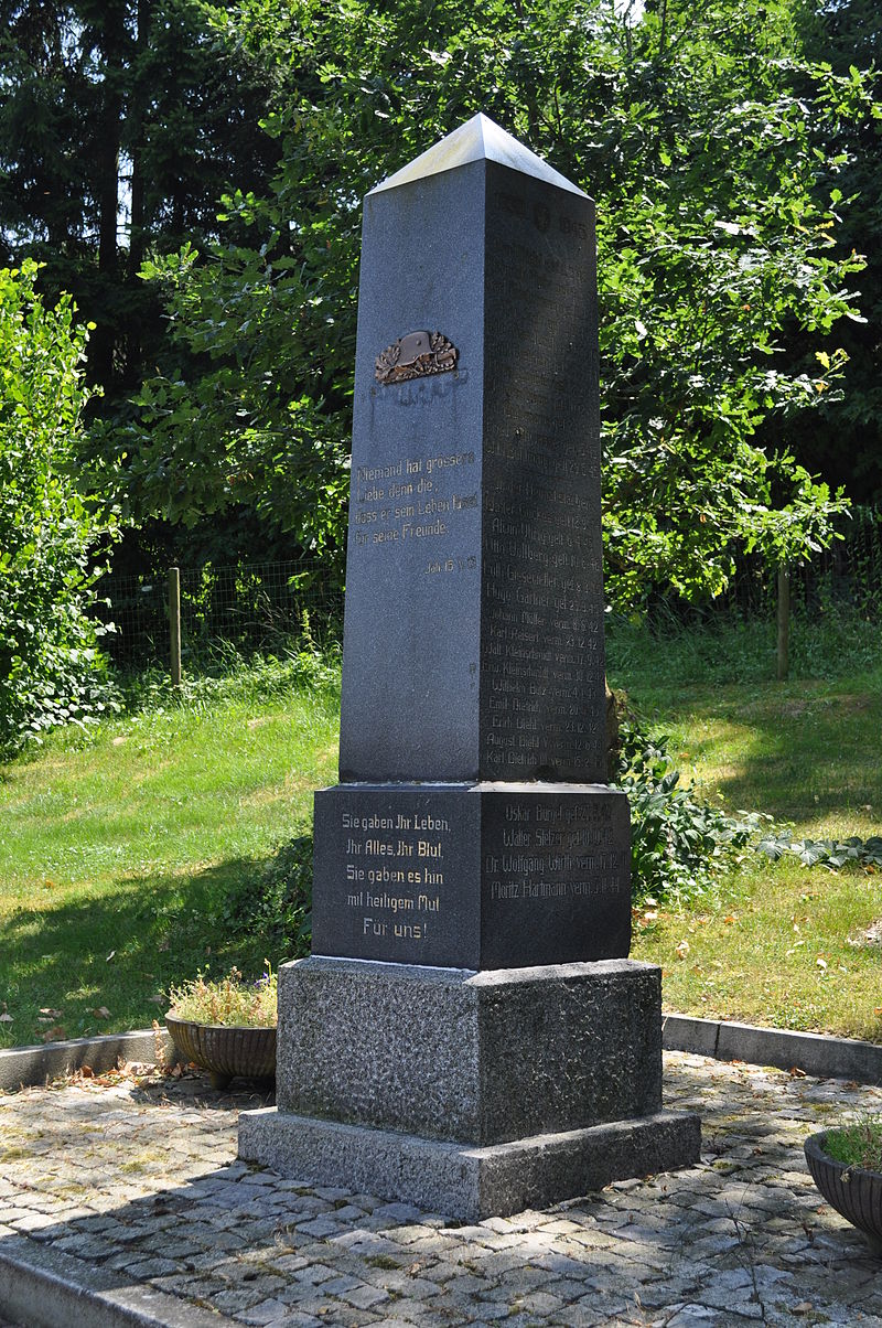 800px Riedelbach Friedhof Kriegerdenkmal
